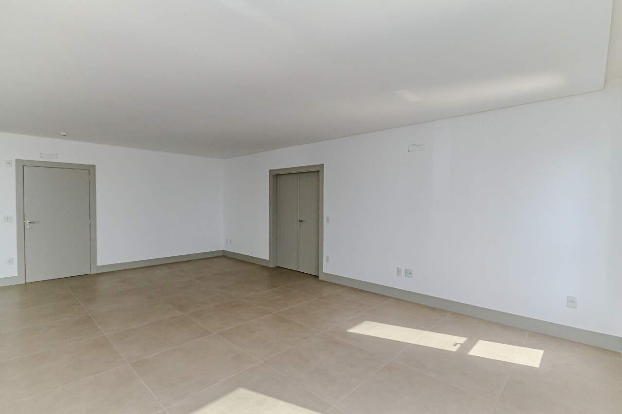 Apartamento à venda no Pioneiros: 