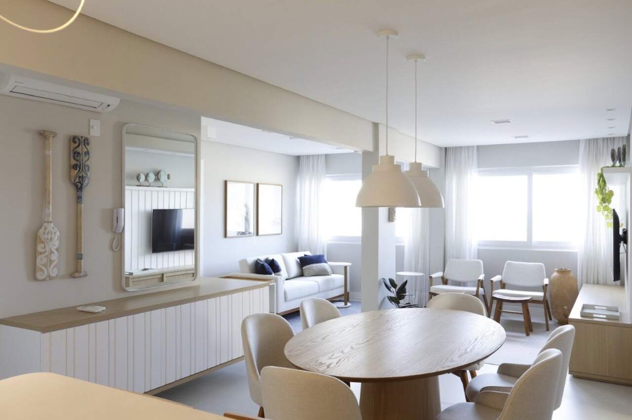 Apartamento à venda no Centro: Living e jantar integrados, entregues mobiliados