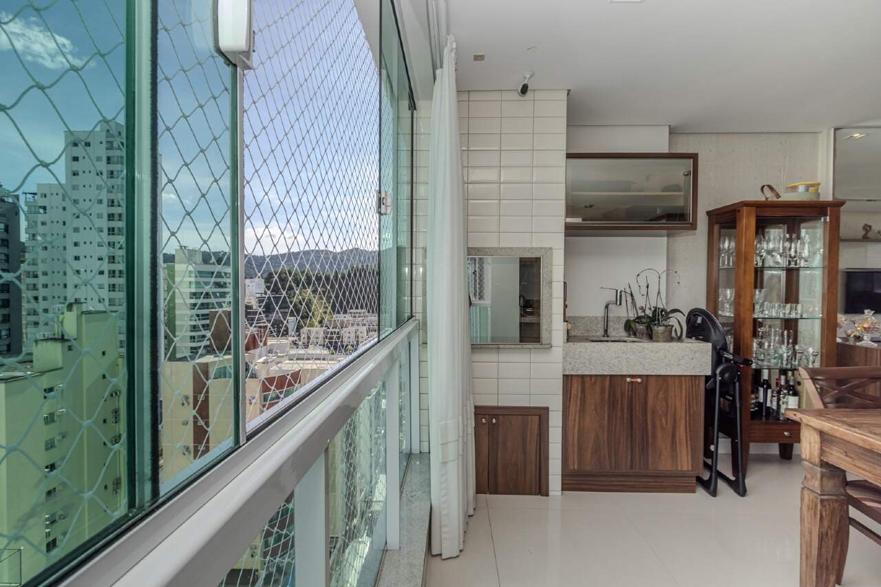 Apartamento à venda no Pioneiros: 
