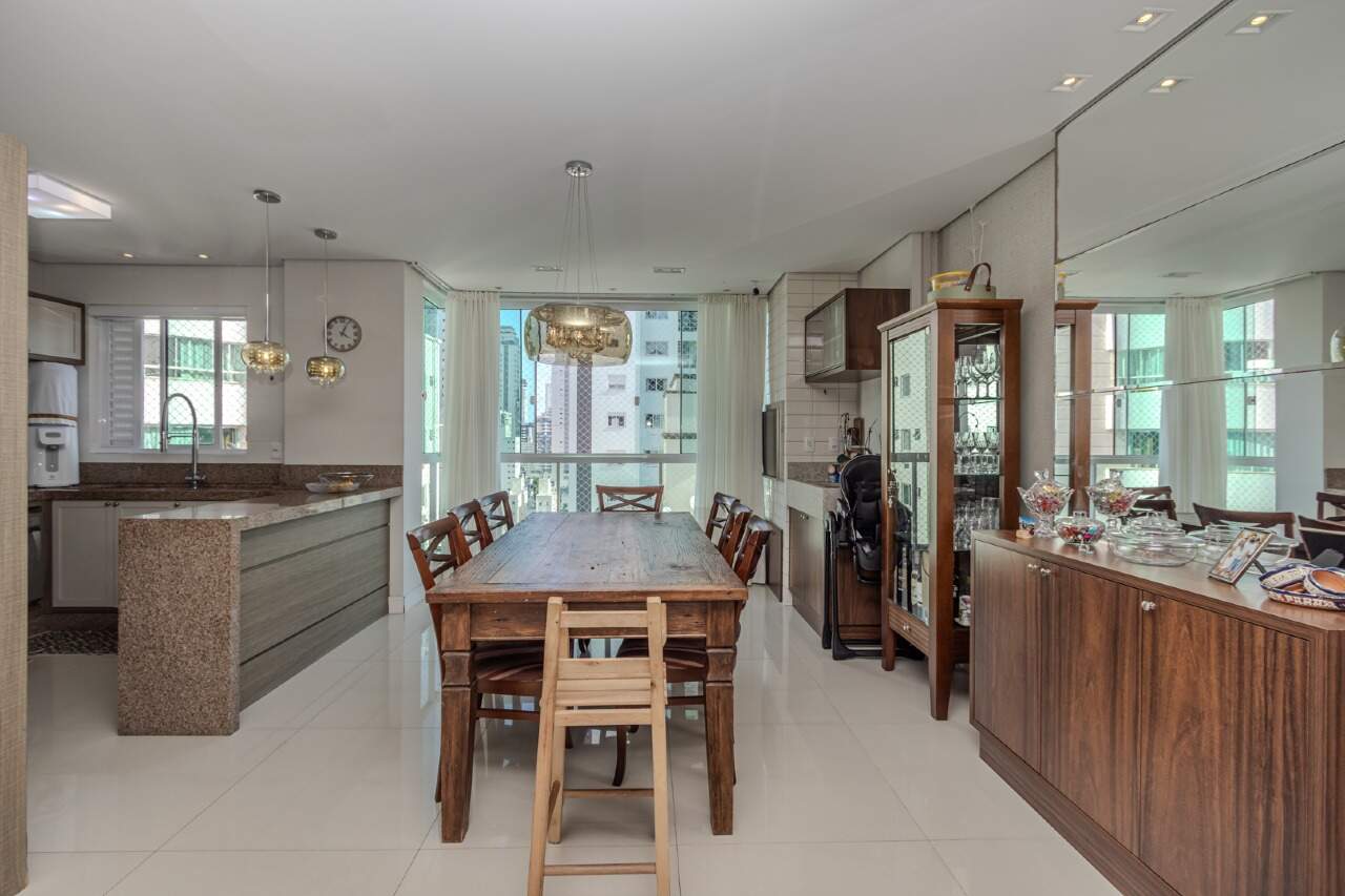 Apartamento à venda no Pioneiros: 