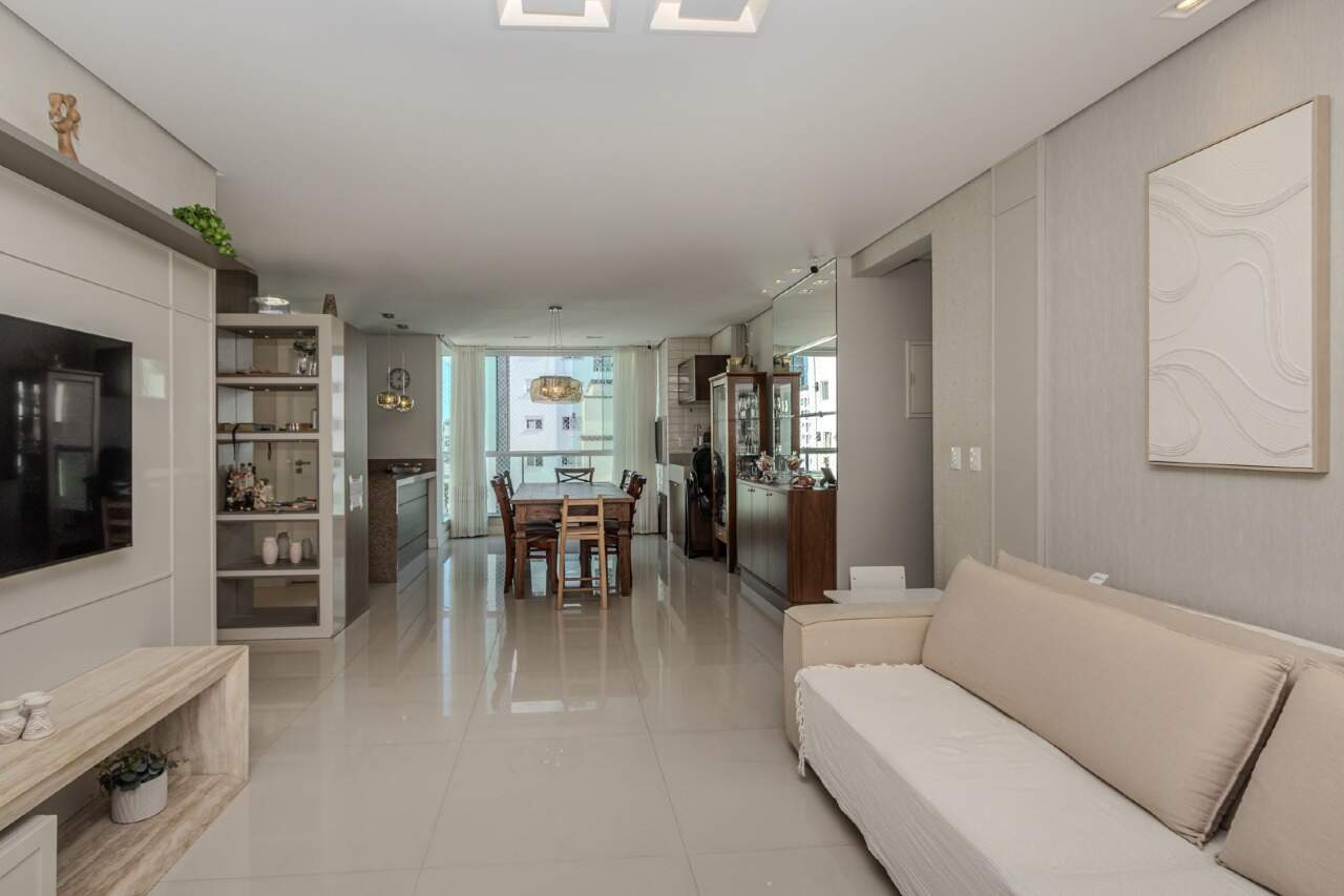Apartamento à venda no Pioneiros: 