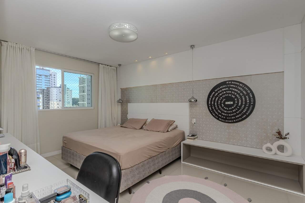 Apartamento à venda no Pioneiros: 