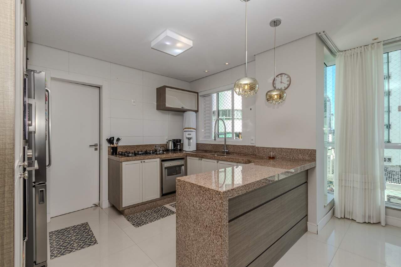 Apartamento à venda no Pioneiros: 