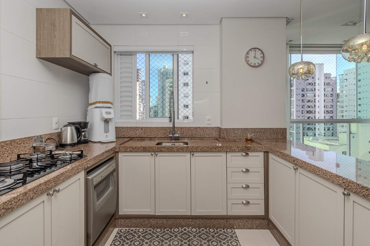 Apartamento à venda no Pioneiros: 