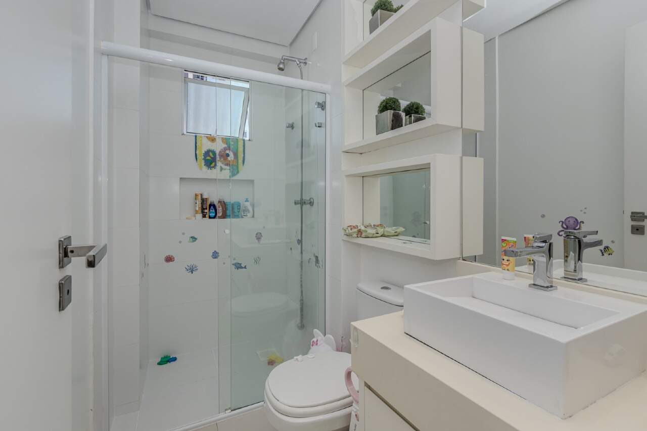 Apartamento à venda no Pioneiros: 
