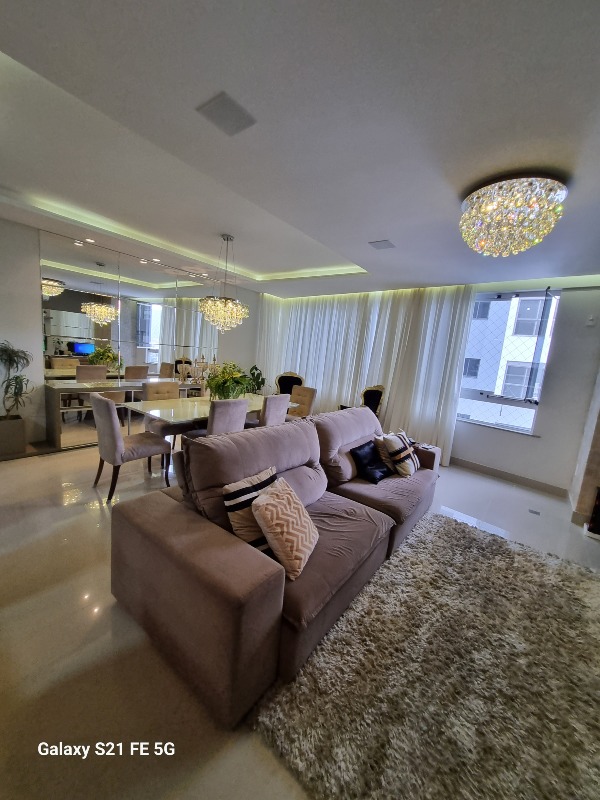 Apartamento à venda no Pioneiros: 