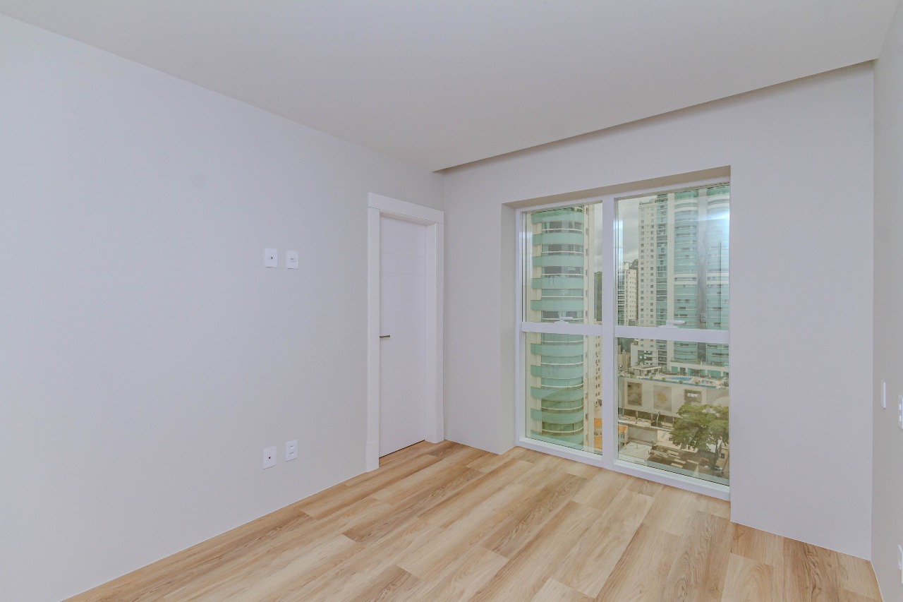 Apartamento à venda no Pioneiros: 