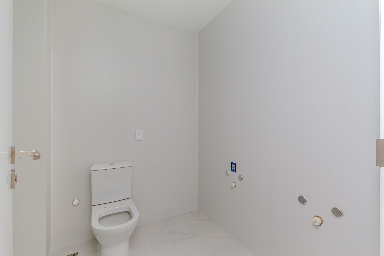 Apartamento à venda no Pioneiros: 