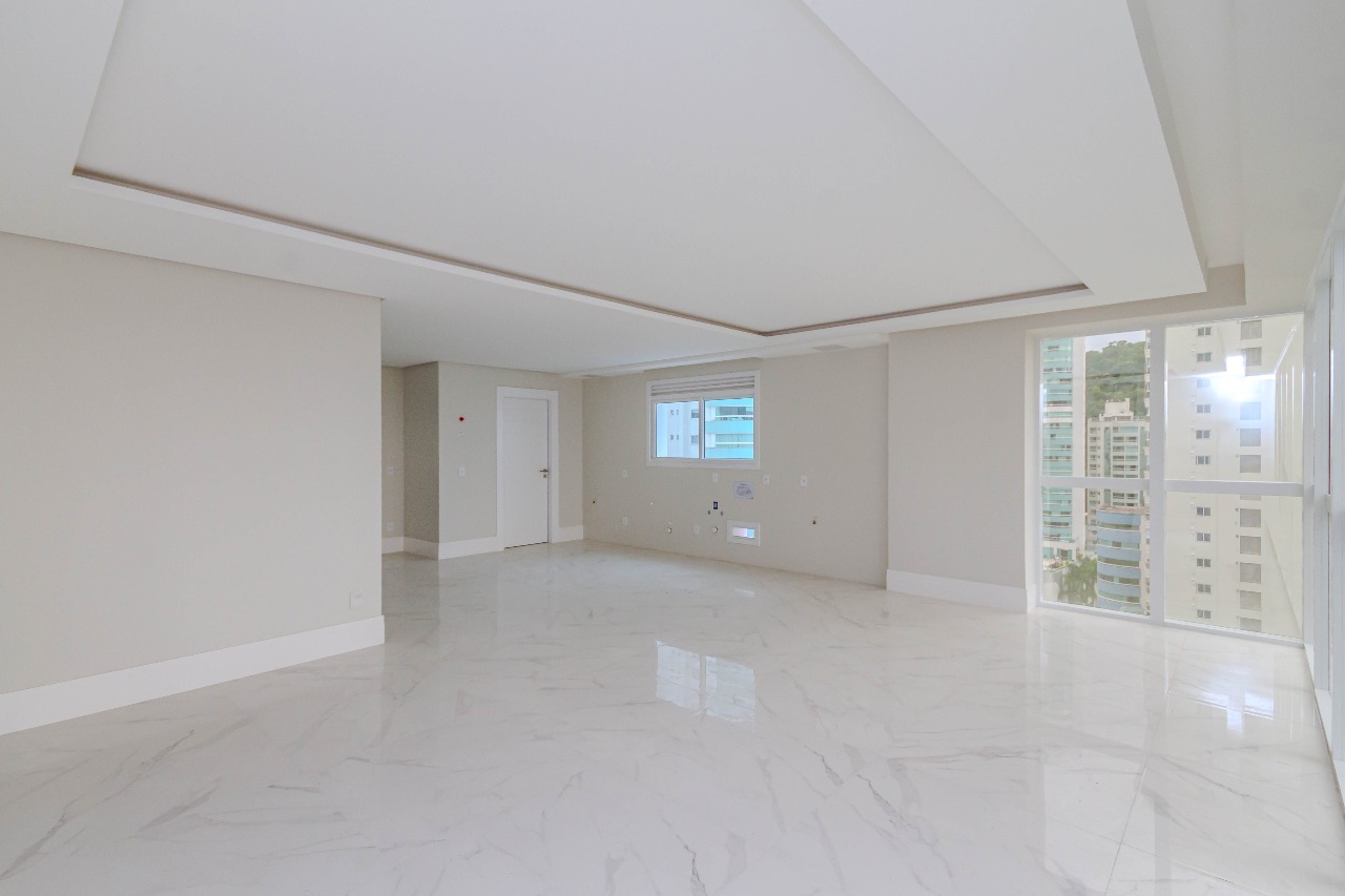 Apartamento à venda no Pioneiros: 