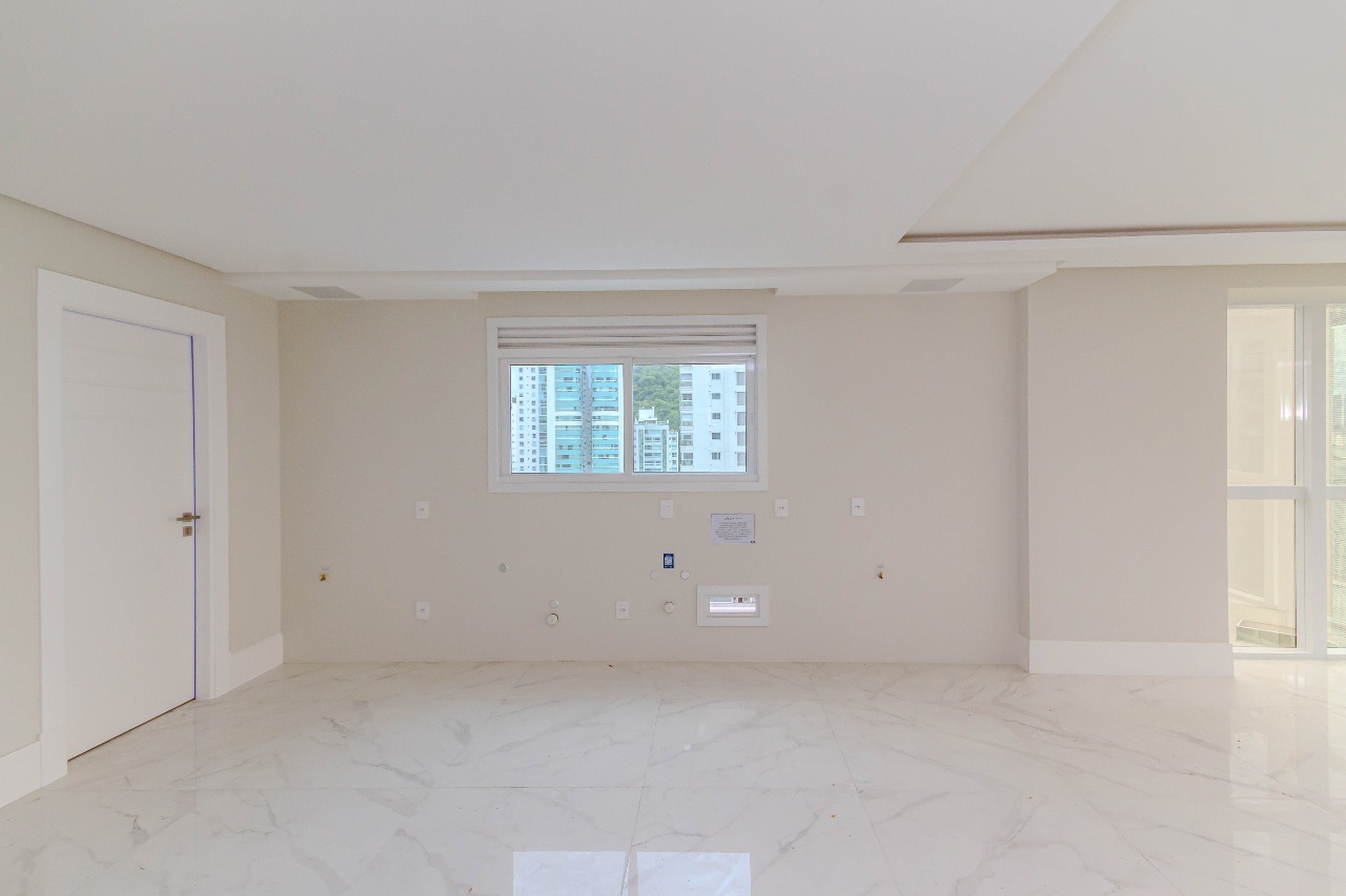 Apartamento à venda no Pioneiros: 