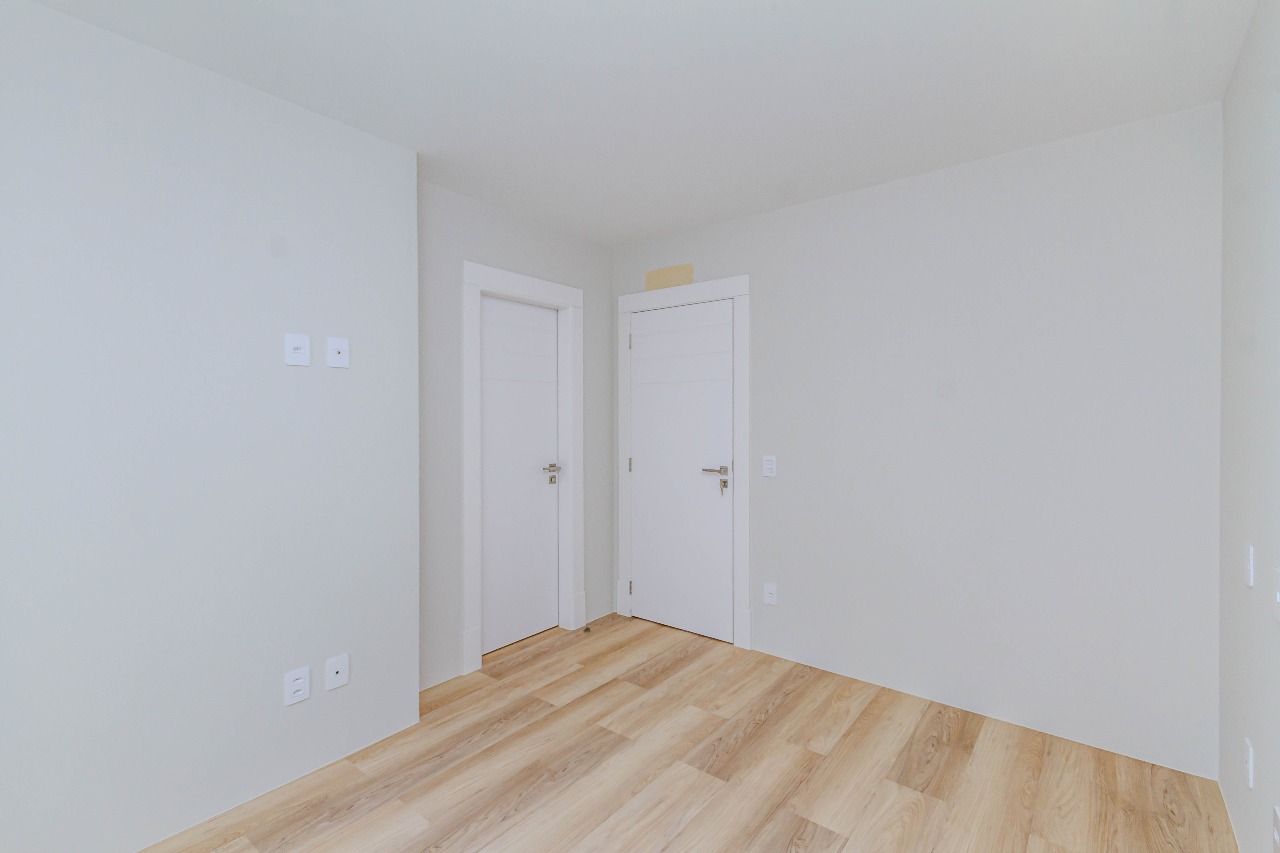 Apartamento à venda no Pioneiros: 