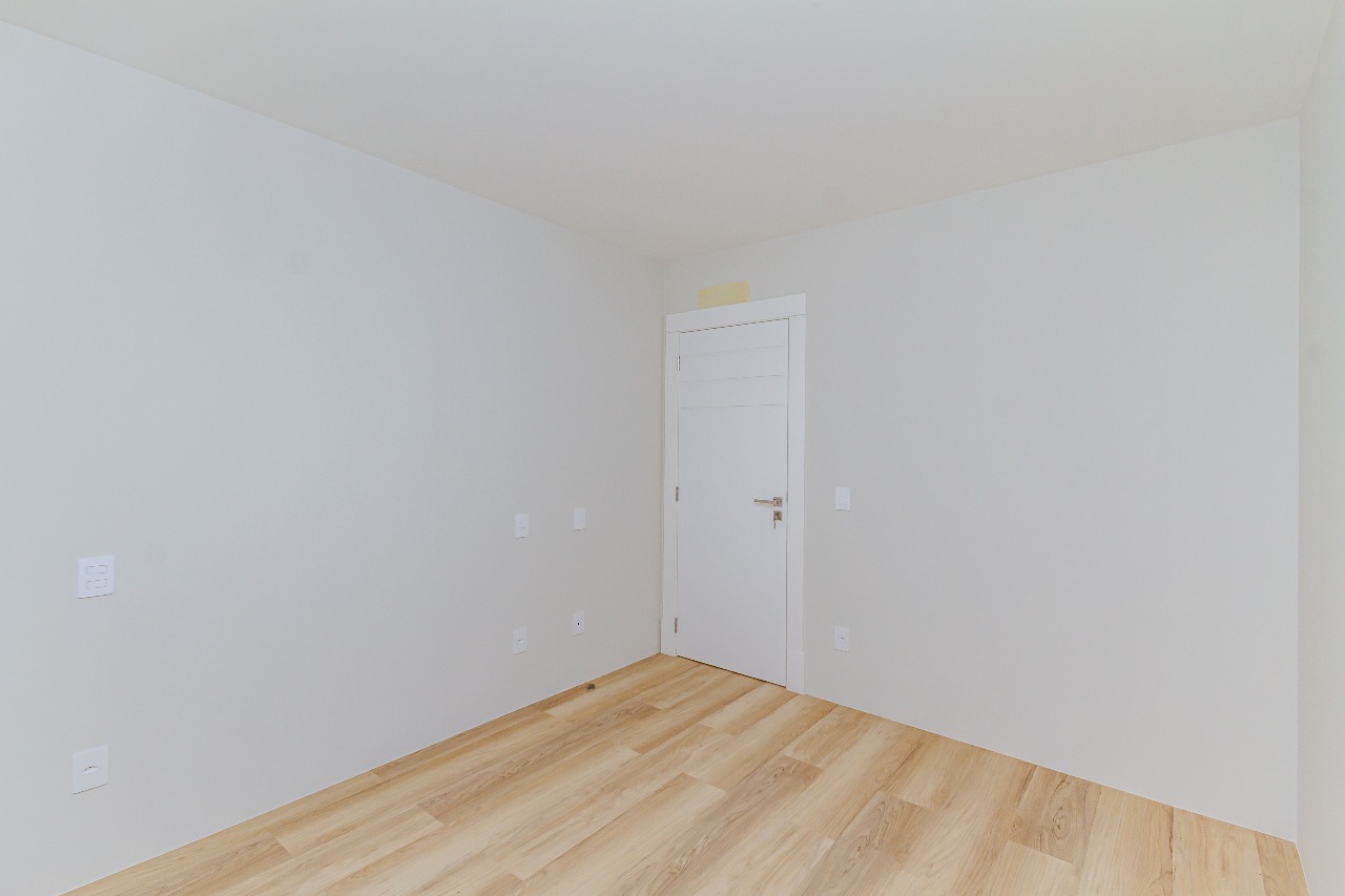 Apartamento à venda no Pioneiros: 