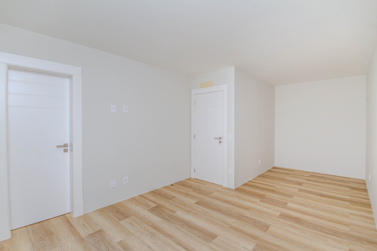 Apartamento à venda no Pioneiros: 