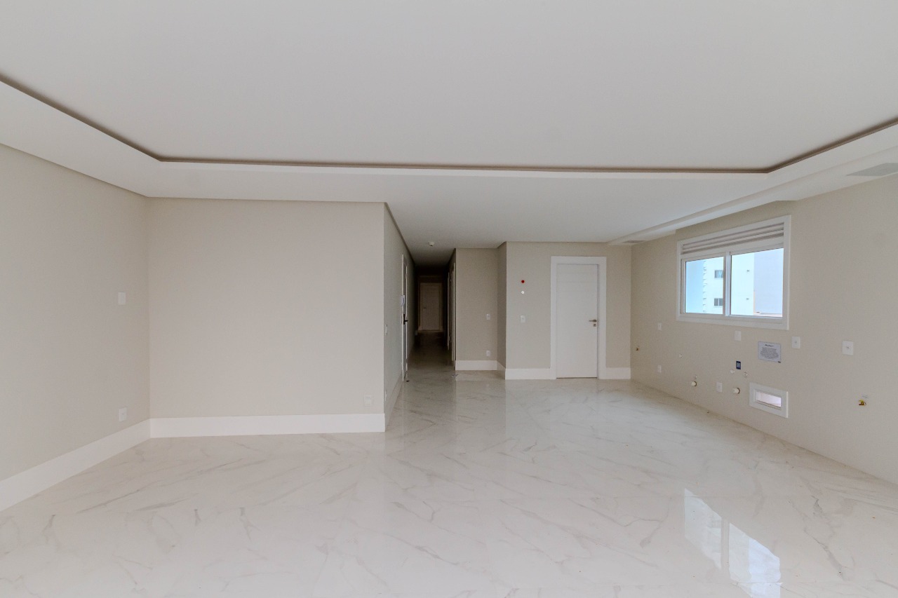 Apartamento à venda no Pioneiros: 