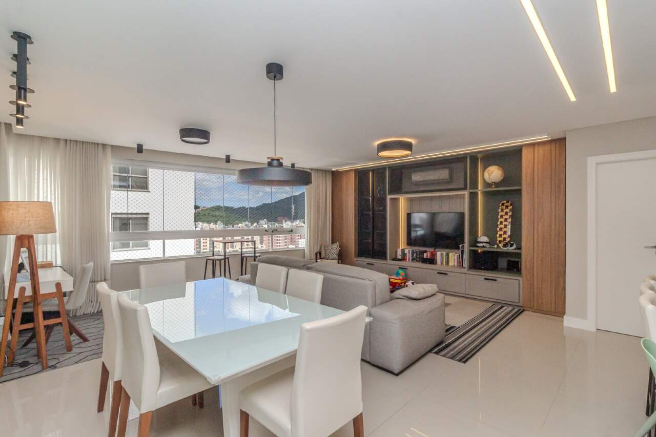 Apartamento à venda no Pioneiros: 