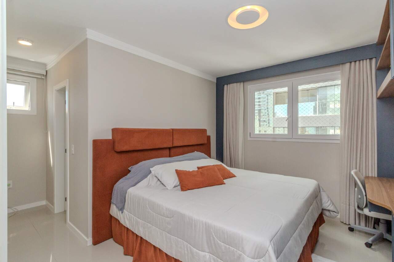 Apartamento à venda no Pioneiros: 
