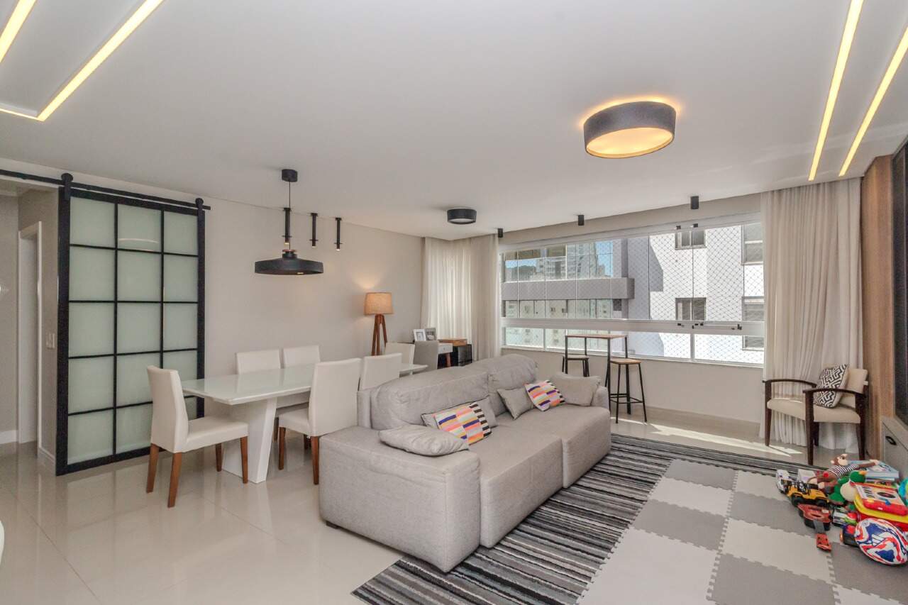 Apartamento à venda no Pioneiros: 
