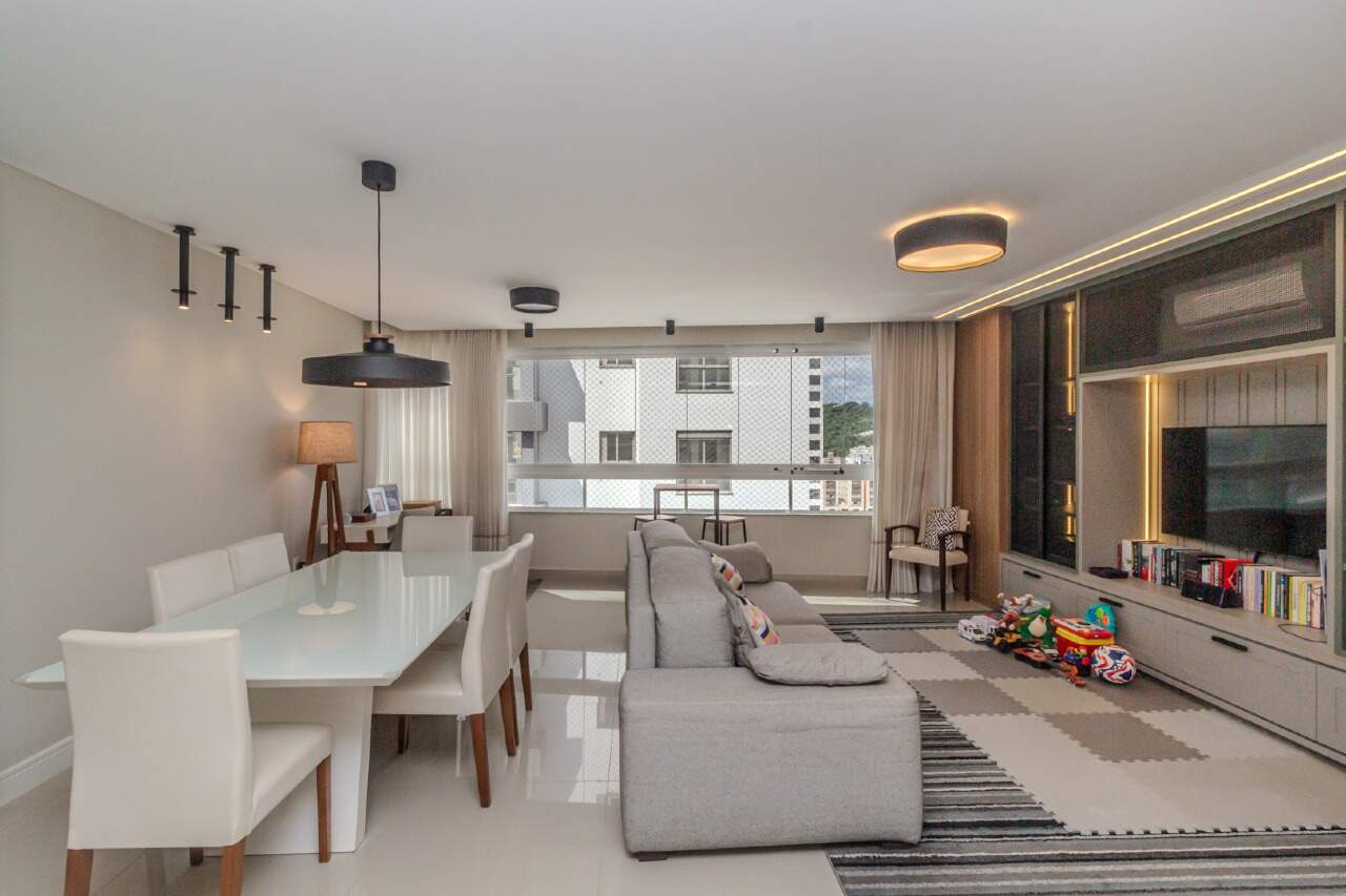 Apartamento à venda no Pioneiros: 