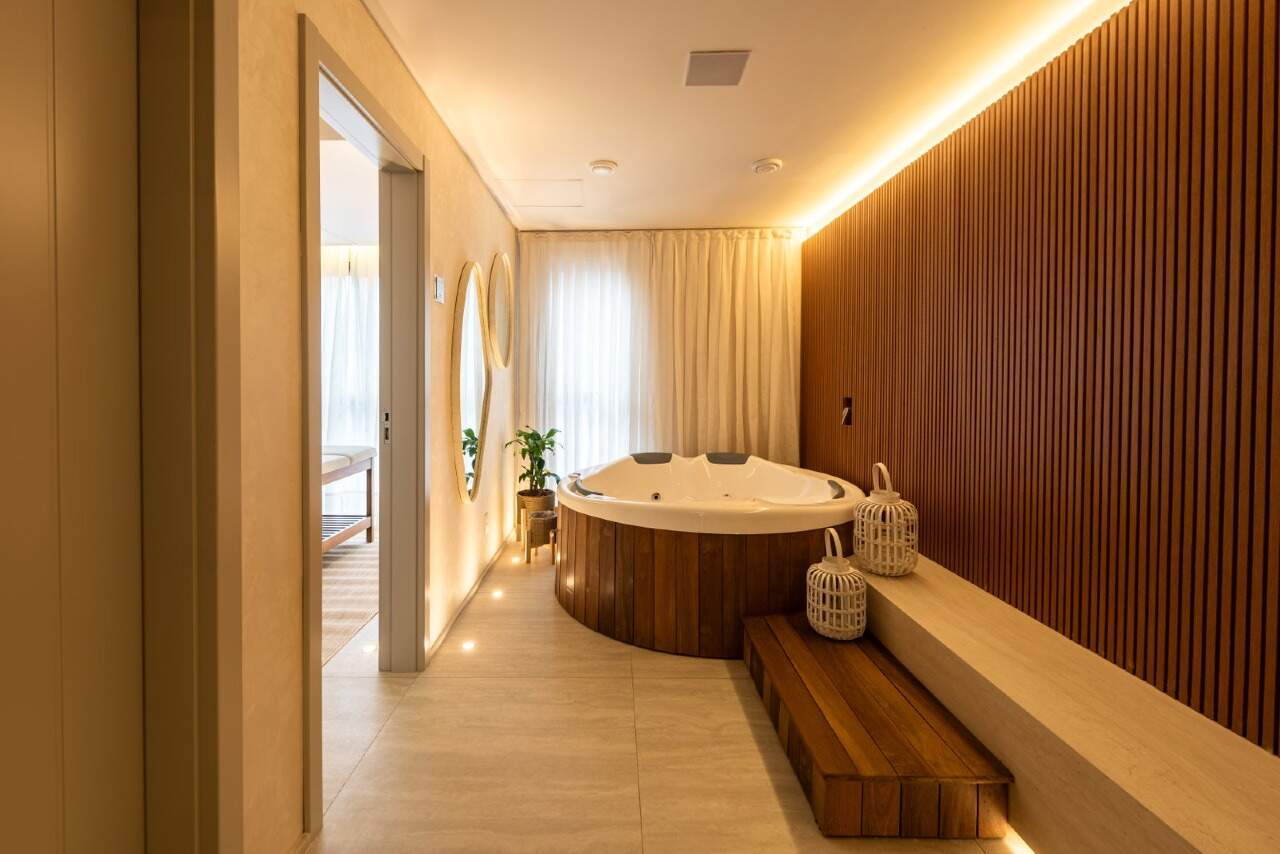 Apartamento diferenciado à venda no Praia Brava: Spa com banheira de hidromassagem e iluminação indireta