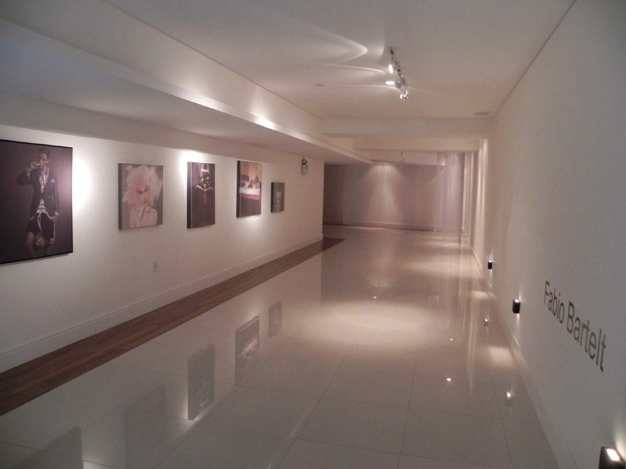 Apartamento à venda no Centro: Galeria de arte no hall do Marina Beach Towers