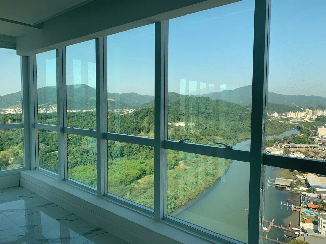 Apartamento à venda no Centro: Janelas do living com vista para o mangue e o rio