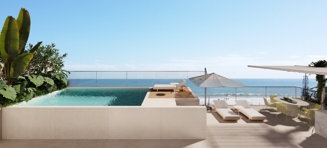 Cobertura à venda no Praia Brava: Piscina aquecida privativa da penthouse, com o mar ao fundo (imagem ilustrativa)