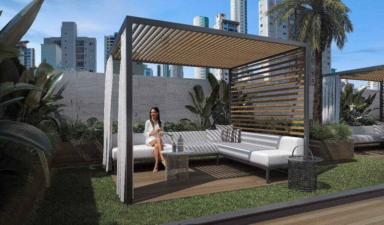 Apartamento à venda no Centro: Lounge com pergolado e sofá ao ar livre (imagem ilustrativa)