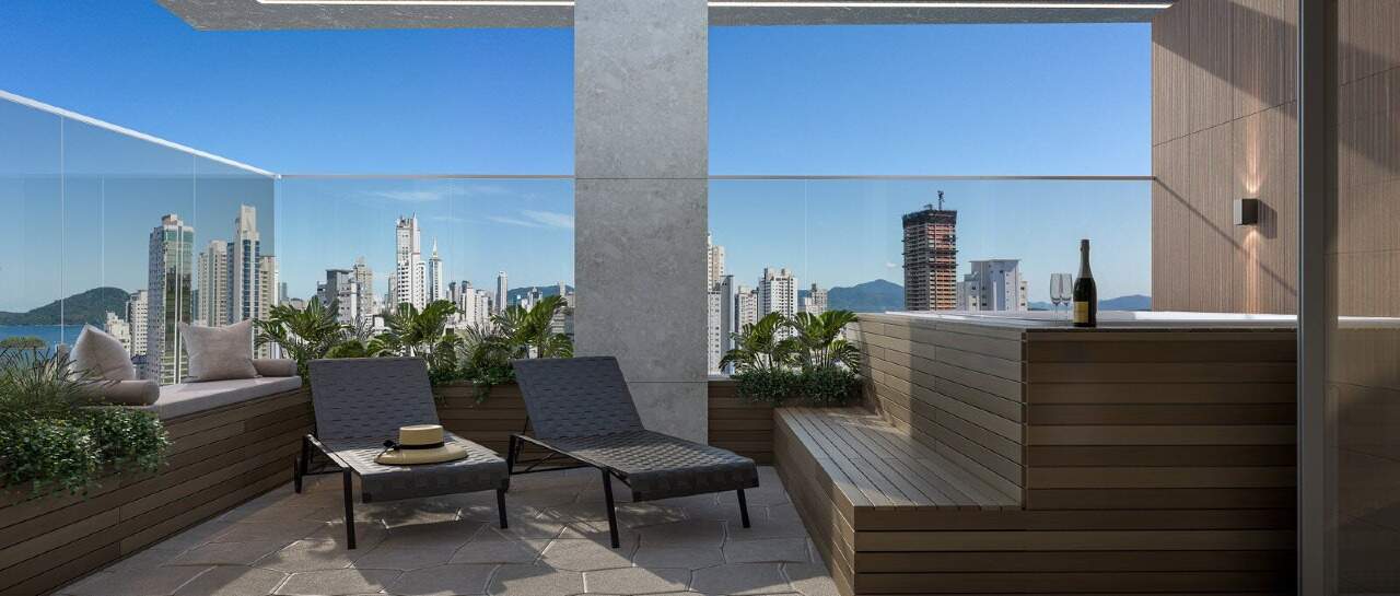 Cobertura à venda no Centro: Terraço da cobertura triplex com banheira de hidromassagem (imagem ilustrativa)