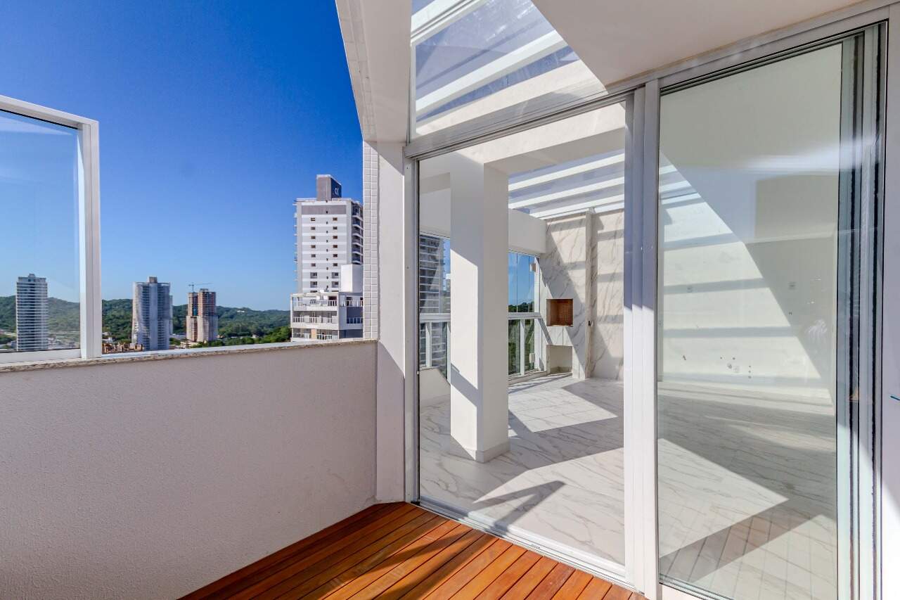 Cobertura à venda no Praia Brava: 