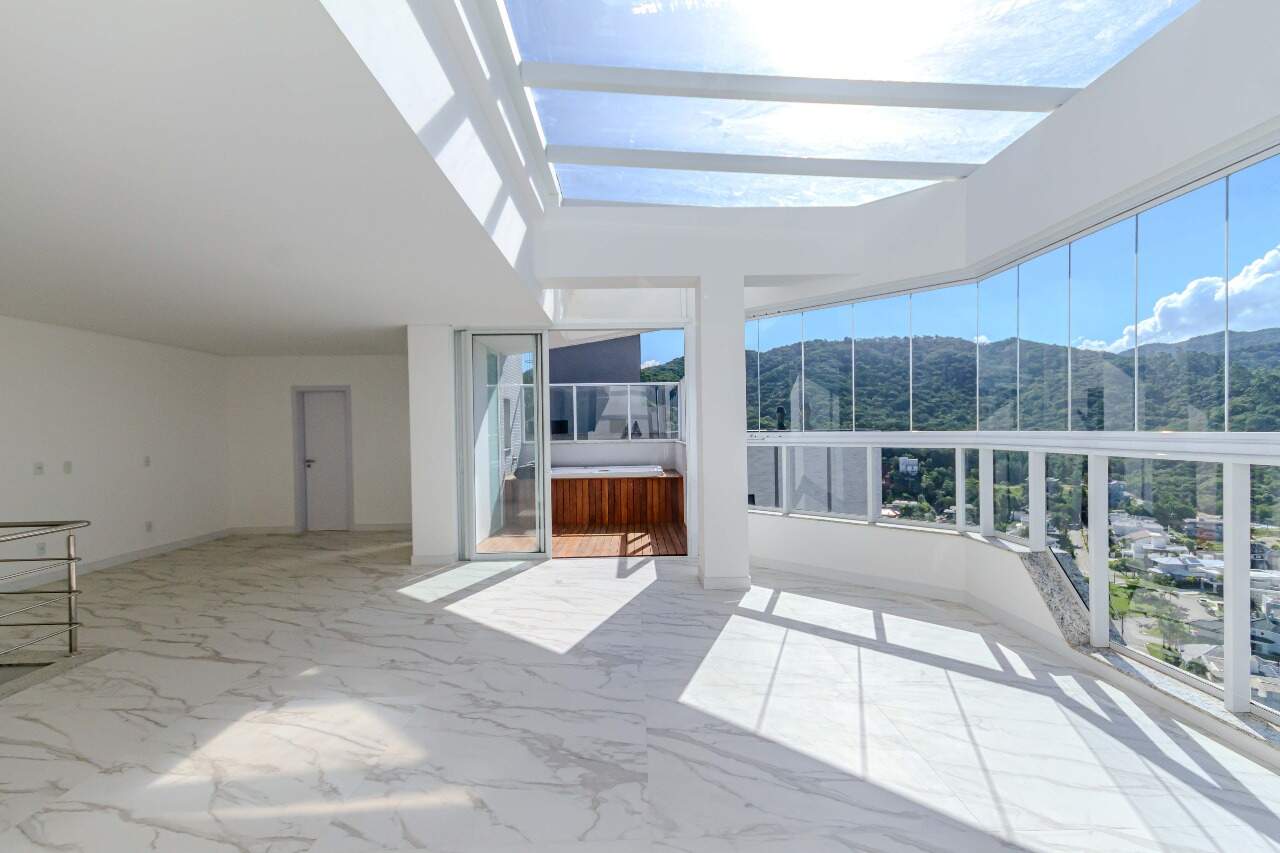 Cobertura à venda no Praia Brava: 