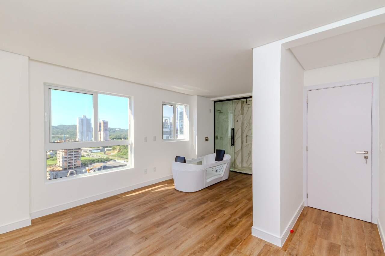 Cobertura à venda no Praia Brava: 