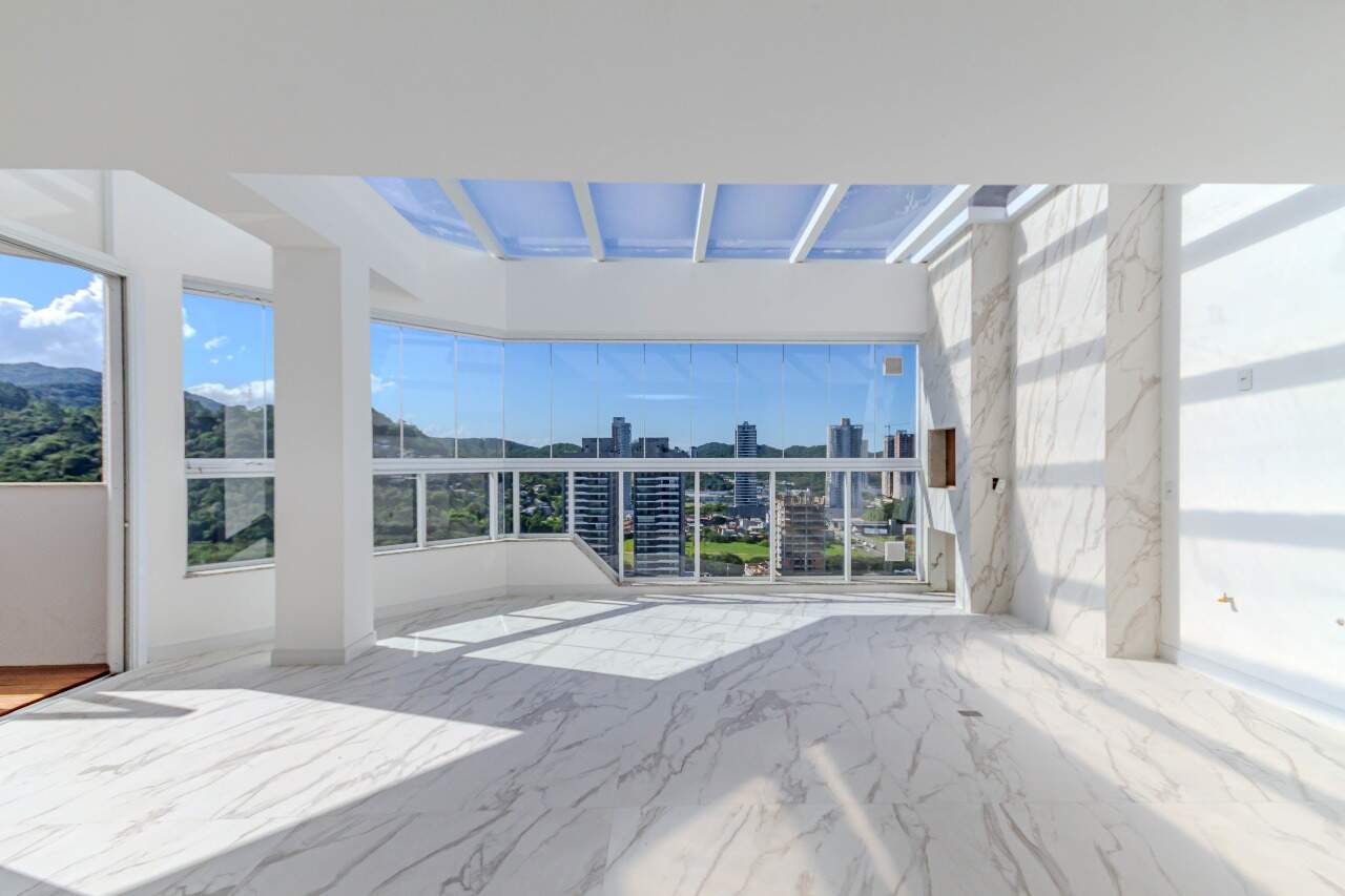 Cobertura à venda no Praia Brava: 