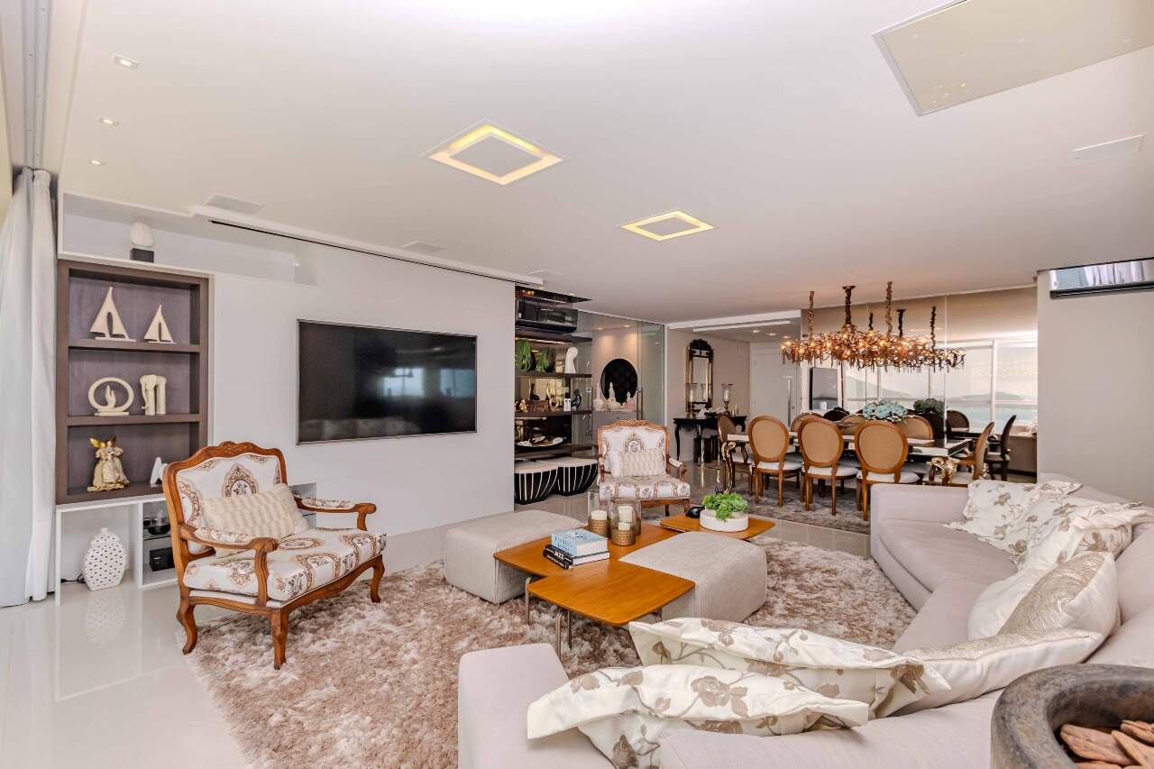 Apartamento à venda no Pioneiros: 
