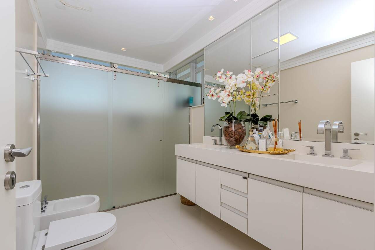 Apartamento à venda no Pioneiros: 