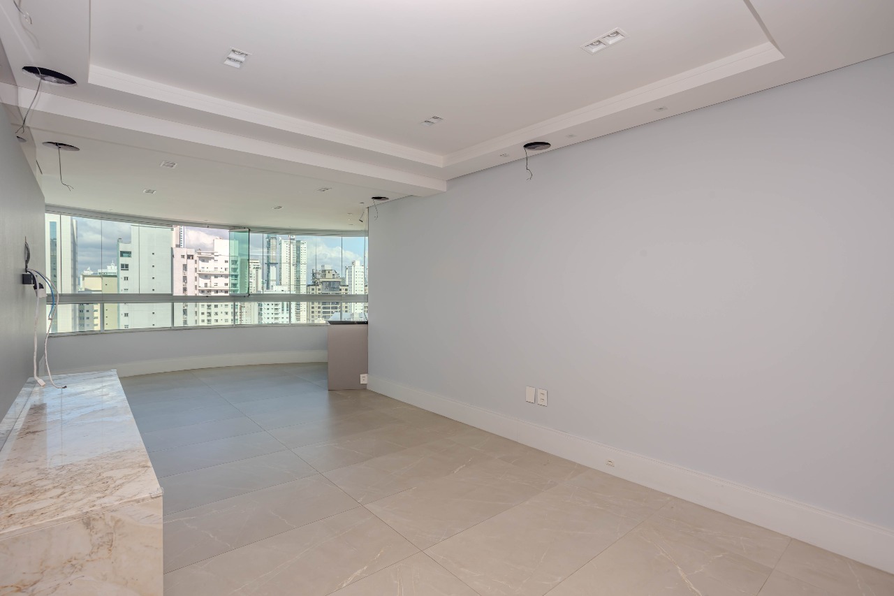 Apartamento à venda no Pioneiros: 