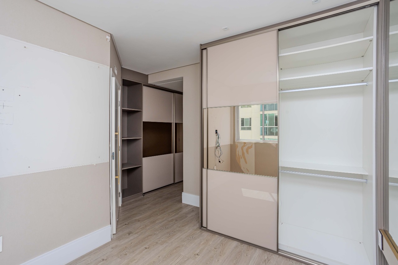 Apartamento à venda no Pioneiros: 