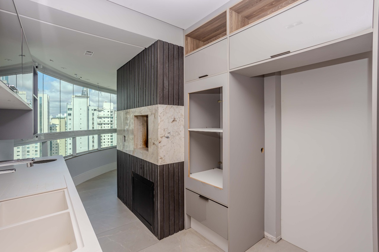 Apartamento à venda no Pioneiros: 