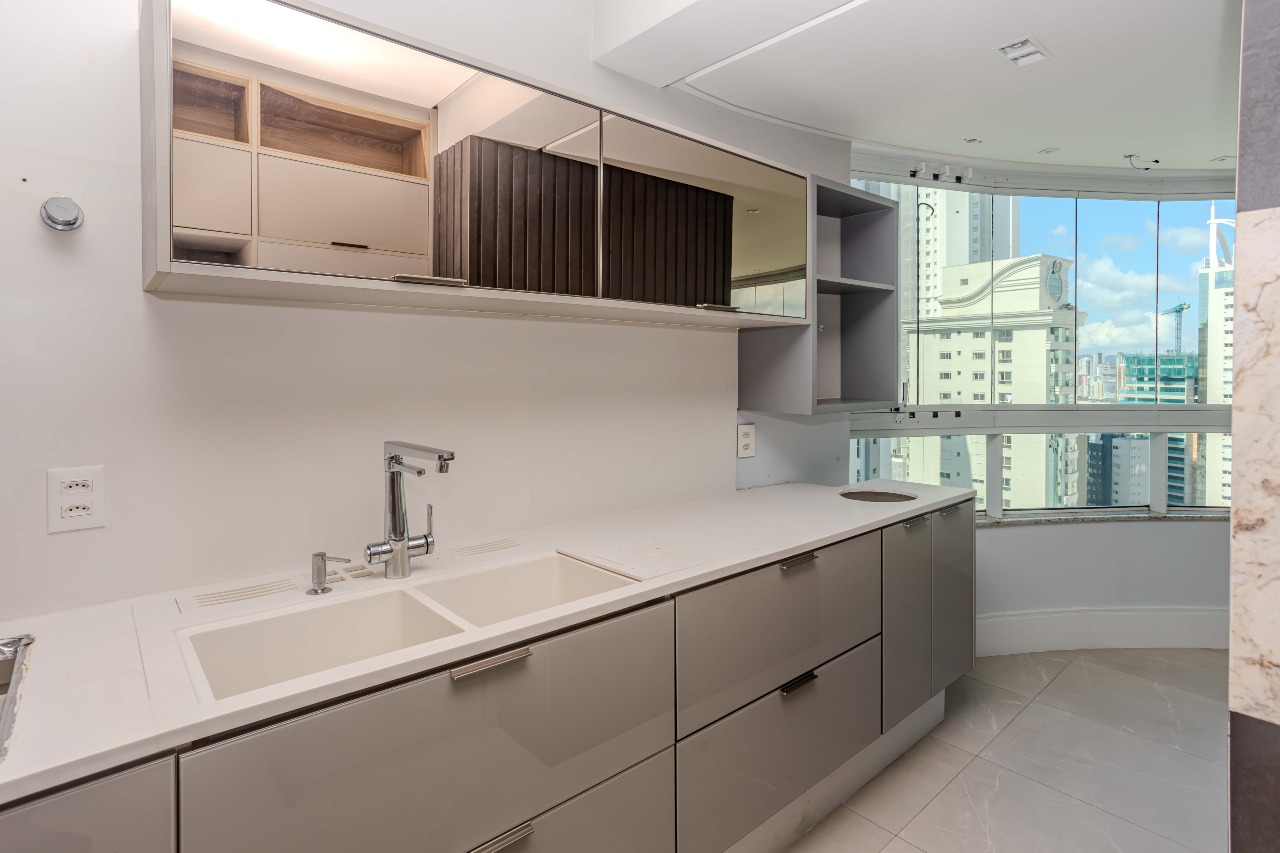 Apartamento à venda no Pioneiros: 