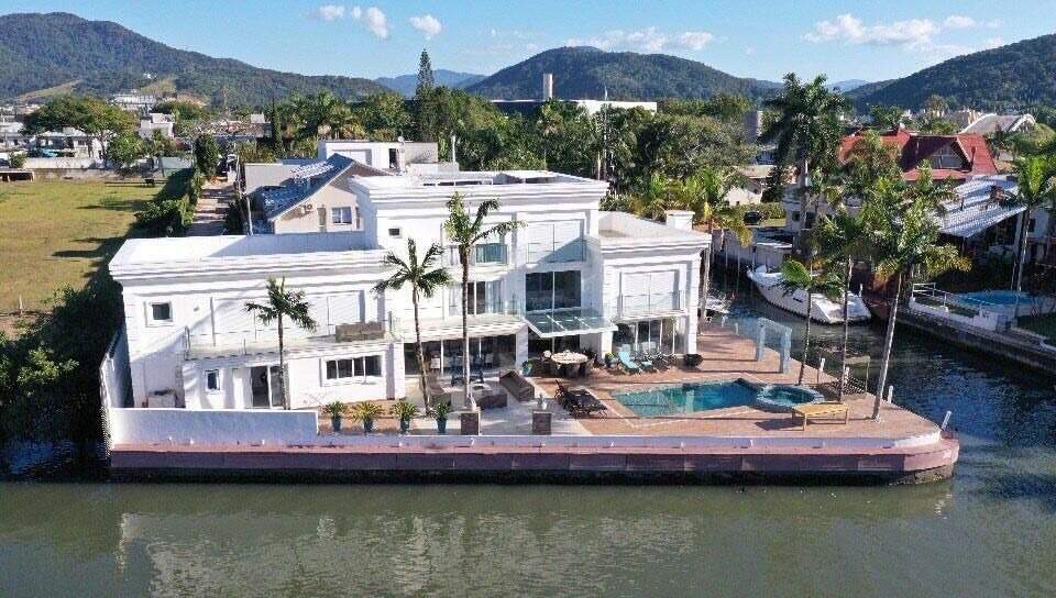 Casa de Condomínio à venda no Barra: 