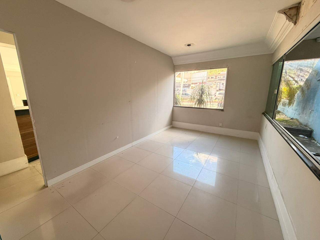 Sala Comercial para aluguel no Pioneiros: