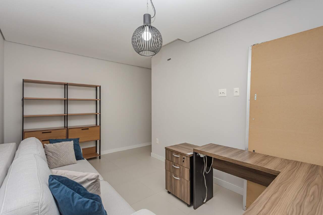 Apartamento à venda no Pioneiros: 