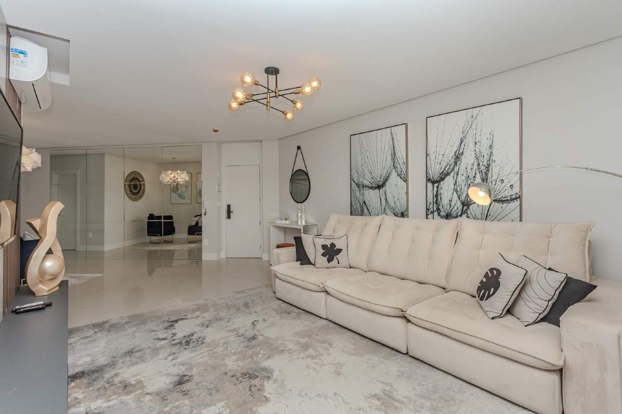 Apartamento à venda no Pioneiros: 