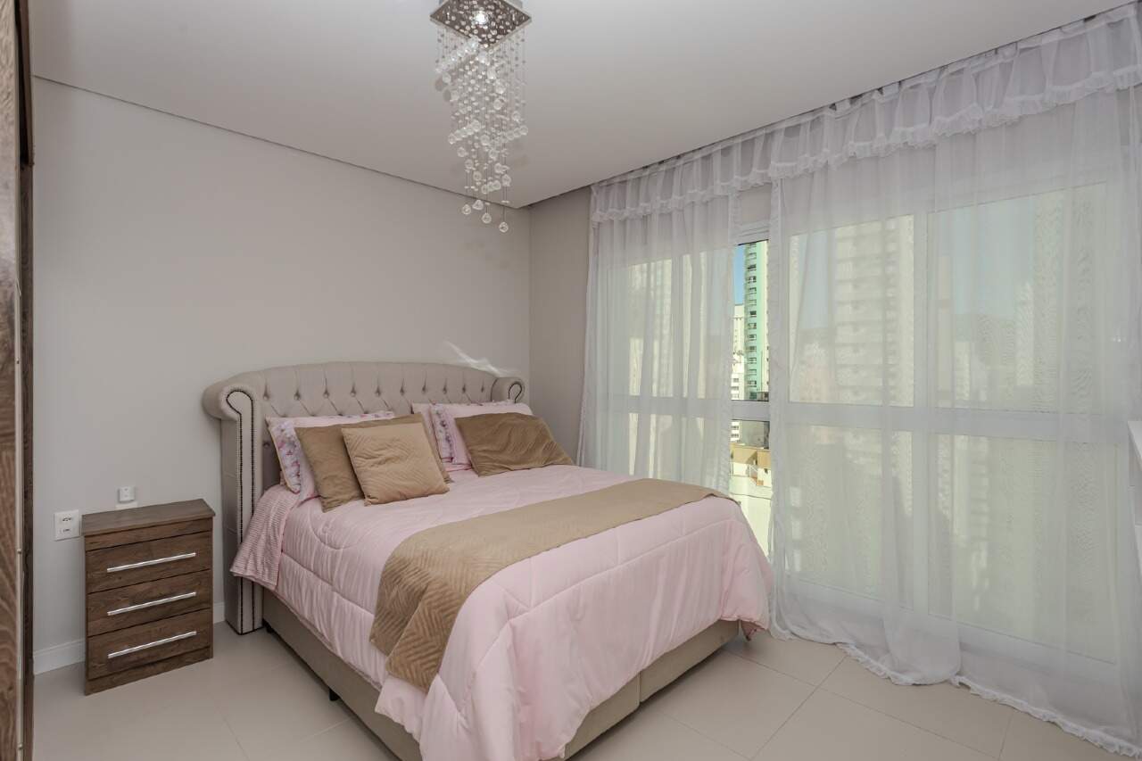 Apartamento à venda no Pioneiros: 