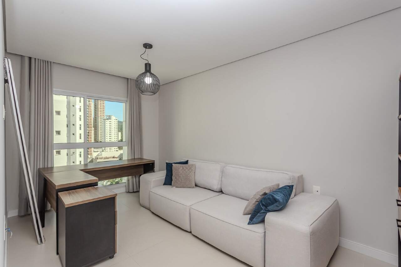 Apartamento à venda no Pioneiros: 