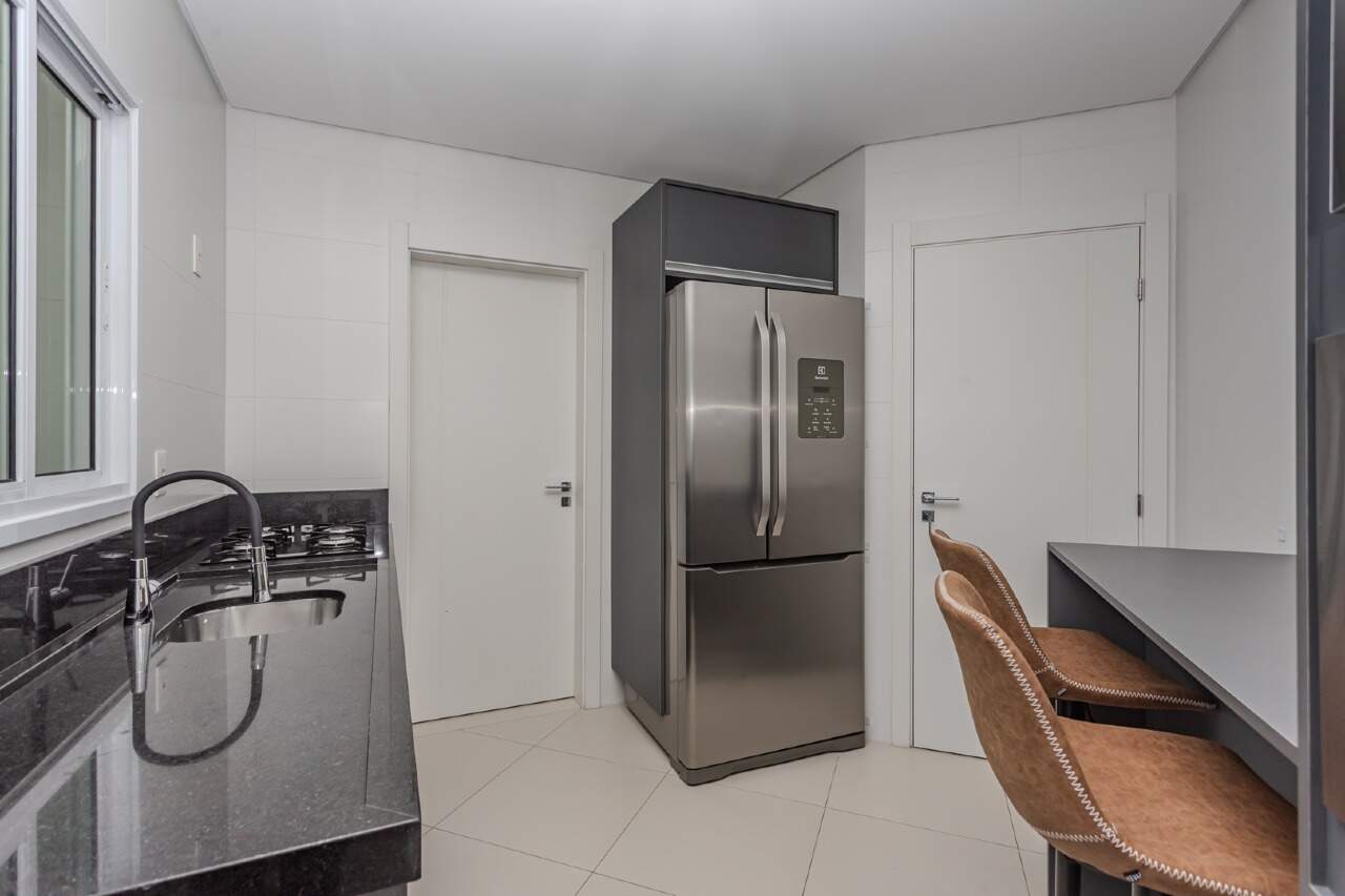 Apartamento à venda no Pioneiros: 