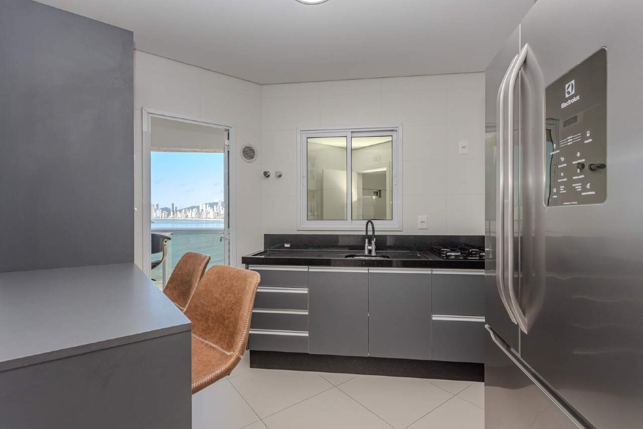 Apartamento à venda no Pioneiros: 