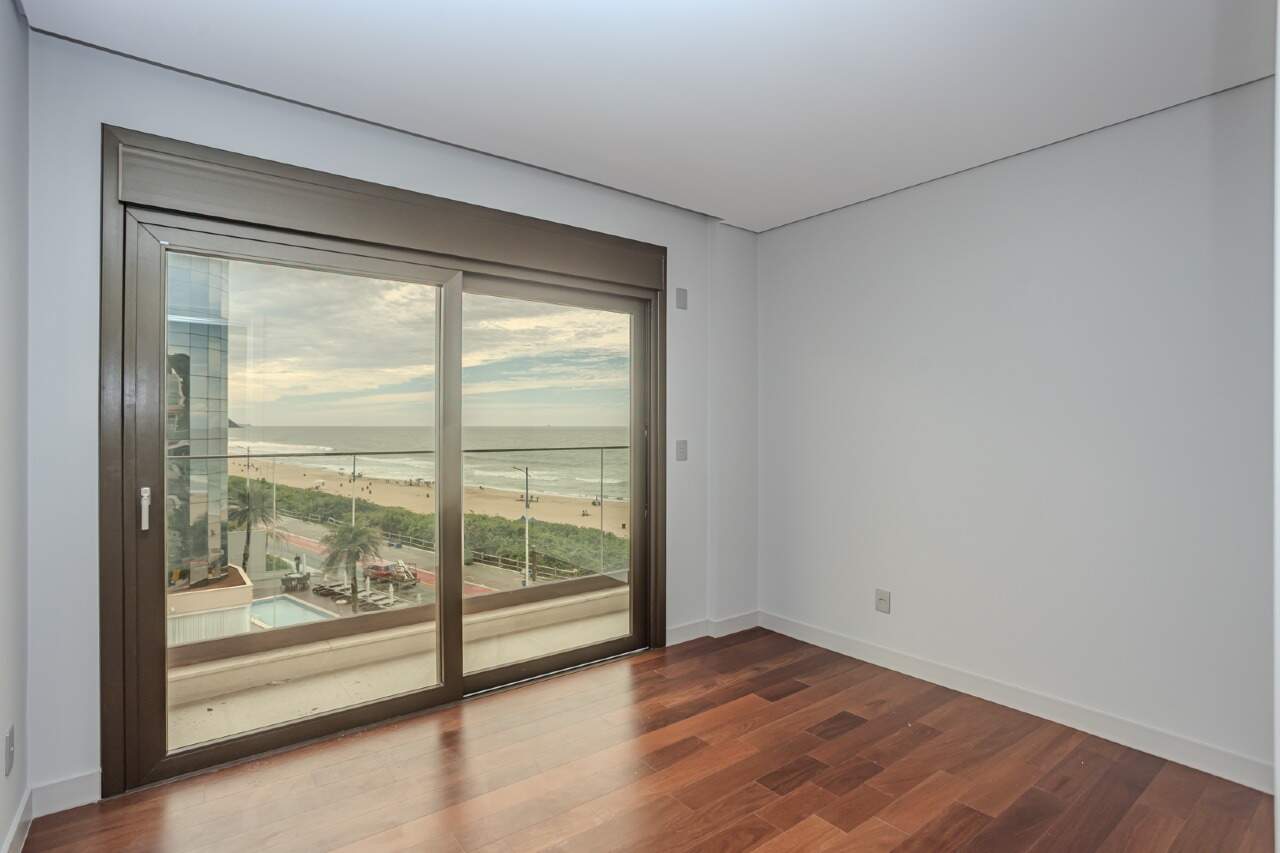 Apartamento diferenciado à venda no Praia Brava: