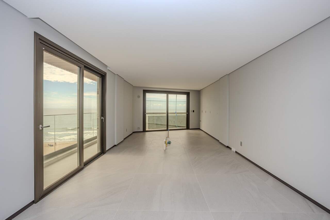 Apartamento diferenciado à venda no Praia Brava: