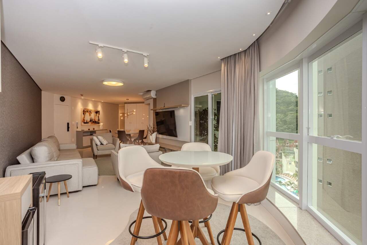 Apartamento à venda no Pioneiros: 