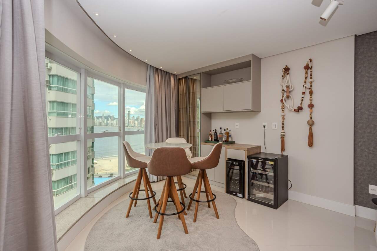 Apartamento à venda no Pioneiros: 